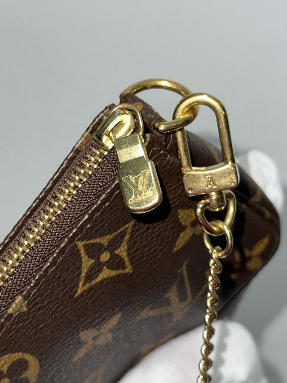 Louis Vuitton Mini Pochette Accessoires Monogram Canvas | FL0095 | Pre-Loved - Picture 3 of 16